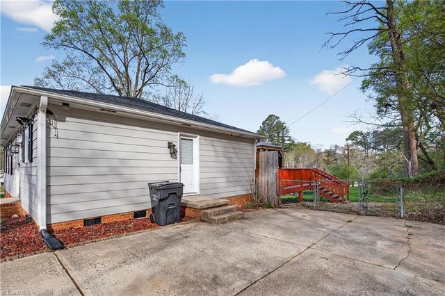 1501 Pebblebrook Road, Winston-salem, NC 27105