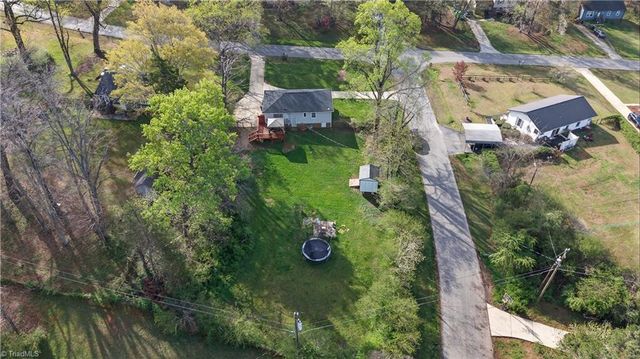 1501 Pebblebrook Road, Winston-salem, NC 27105