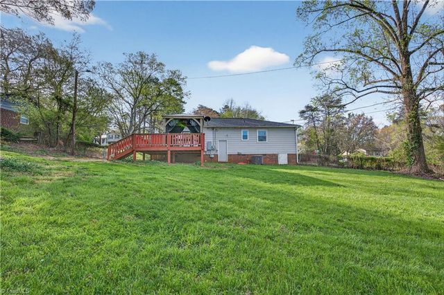 1501 Pebblebrook Road, Winston-salem, NC 27105