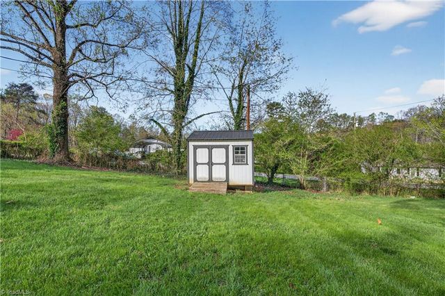 1501 Pebblebrook Road, Winston-salem, NC 27105