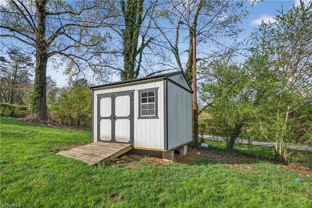 1501 Pebblebrook Road, Winston-salem, NC 27105