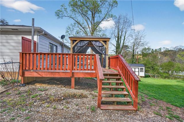 1501 Pebblebrook Road, Winston-salem, NC 27105