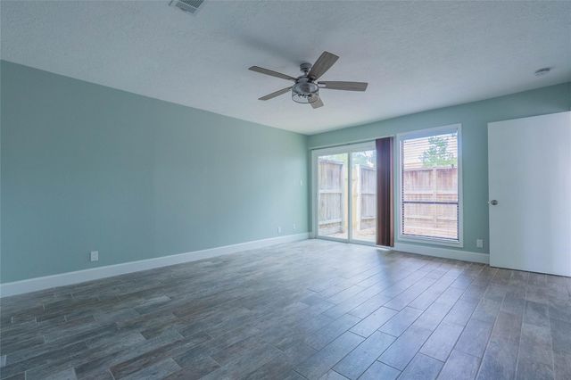 12515 Lazywood Street, Pinehurst, TX 77362