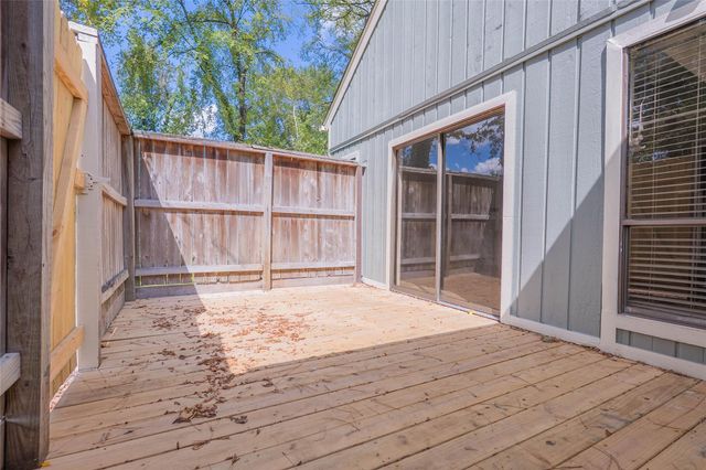 12515 Lazywood Street, Pinehurst, TX 77362