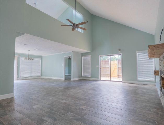 12515 Lazywood Street, Pinehurst, TX 77362