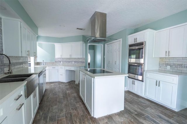 12515 Lazywood Street, Pinehurst, TX 77362