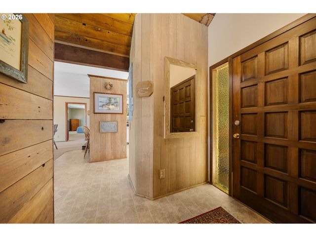 6250 13TH St Nw, Cape Meares, OR 97141