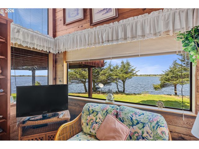6250 13TH St Nw, Cape Meares, OR 97141