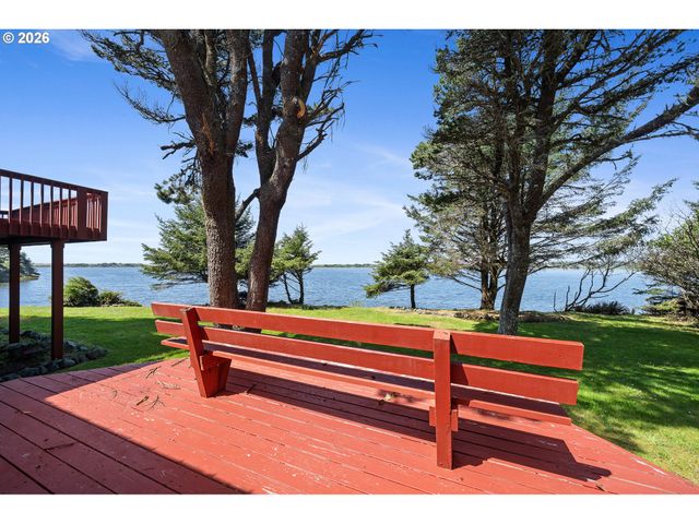 6250 13TH St Nw, Cape Meares, OR 97141