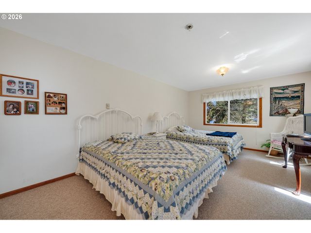 6250 13TH St Nw, Cape Meares, OR 97141