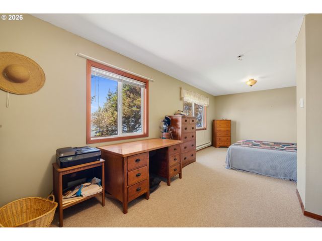 6250 13TH St Nw, Cape Meares, OR 97141