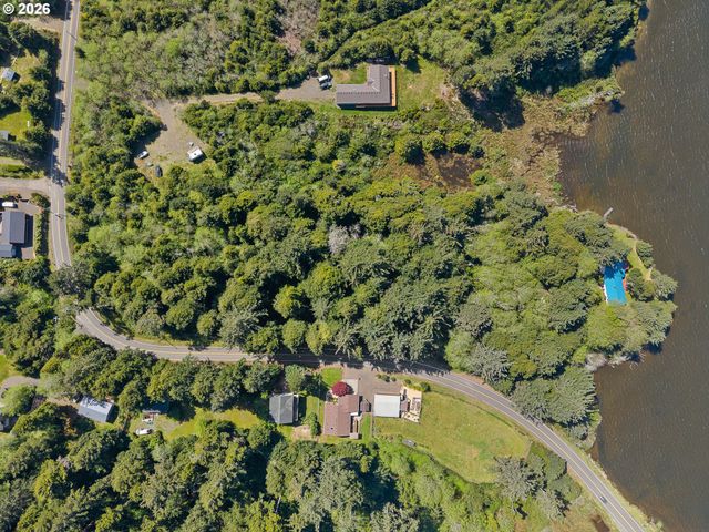 6250 13TH St Nw, Cape Meares, OR 97141