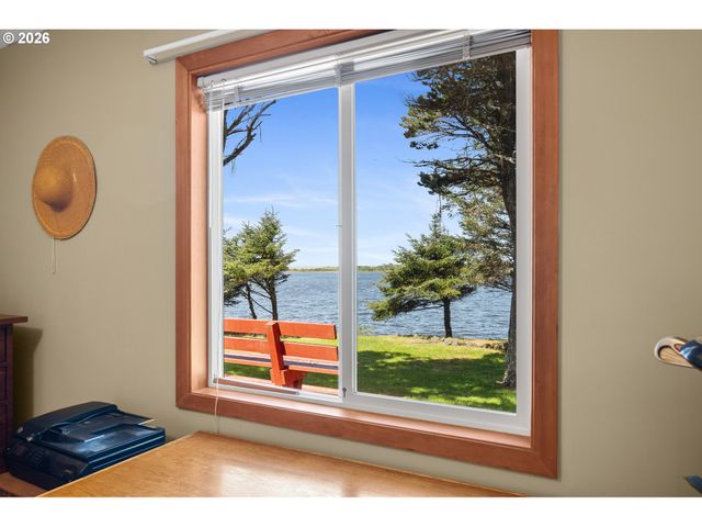 6250 13TH St Nw, Cape Meares, OR 97141