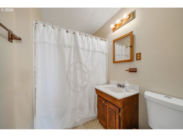 6250 13TH St Nw, Cape Meares, OR 97141