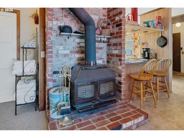 6250 13TH St Nw, Cape Meares, OR 97141