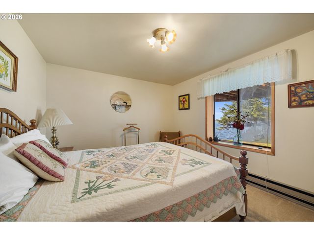 6250 13TH St Nw, Cape Meares, OR 97141
