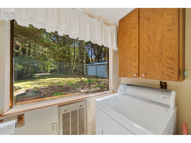 6250 13TH St Nw, Cape Meares, OR 97141