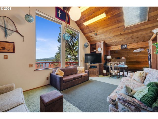 6250 13TH St Nw, Cape Meares, OR 97141