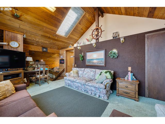 6250 13TH St Nw, Cape Meares, OR 97141