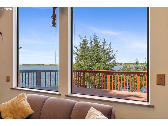 6250 13TH St Nw, Cape Meares, OR 97141