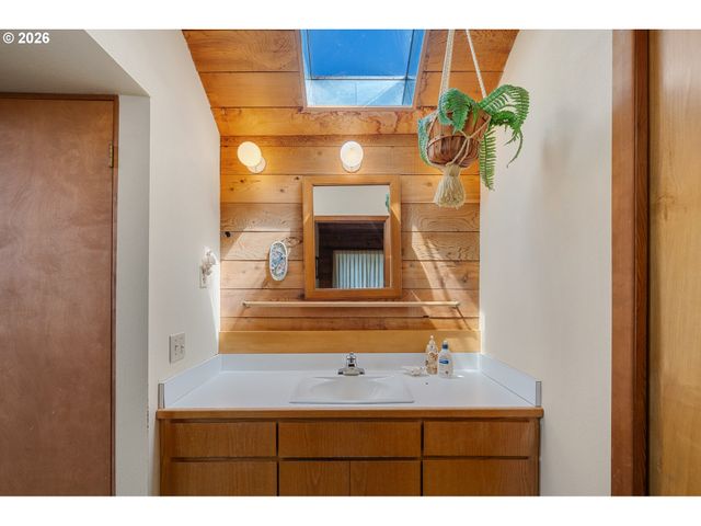 6250 13TH St Nw, Cape Meares, OR 97141
