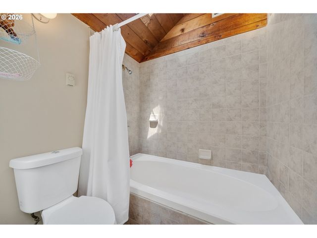 6250 13TH St Nw, Cape Meares, OR 97141