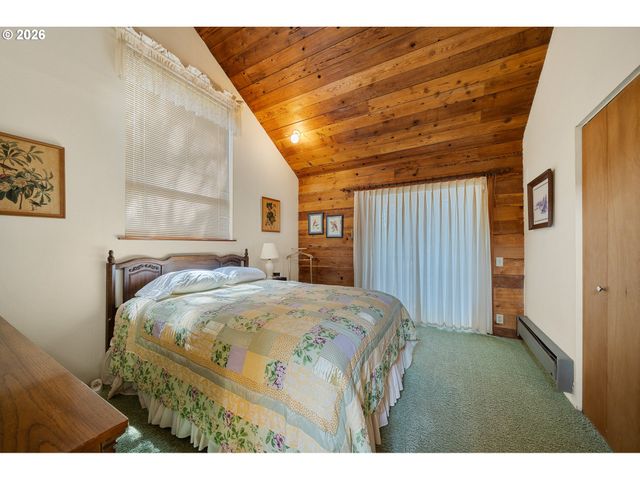 6250 13TH St Nw, Cape Meares, OR 97141