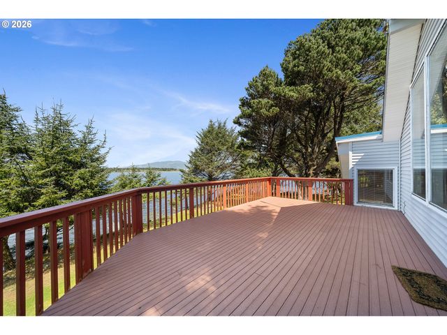 6250 13TH St Nw, Cape Meares, OR 97141