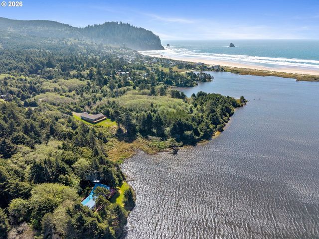 6250 13TH St Nw, Cape Meares, OR 97141