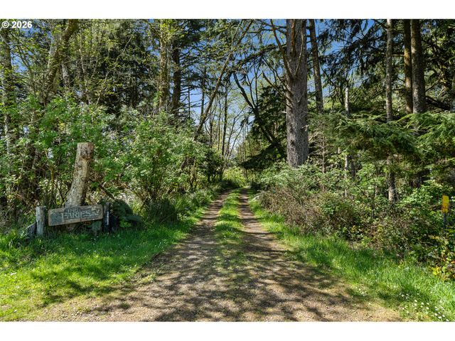 6250 13TH St Nw, Cape Meares, OR 97141
