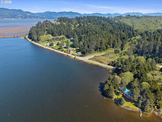 6250 13TH St Nw, Cape Meares, OR 97141
