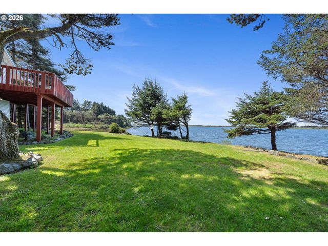 6250 13TH St Nw, Cape Meares, OR 97141