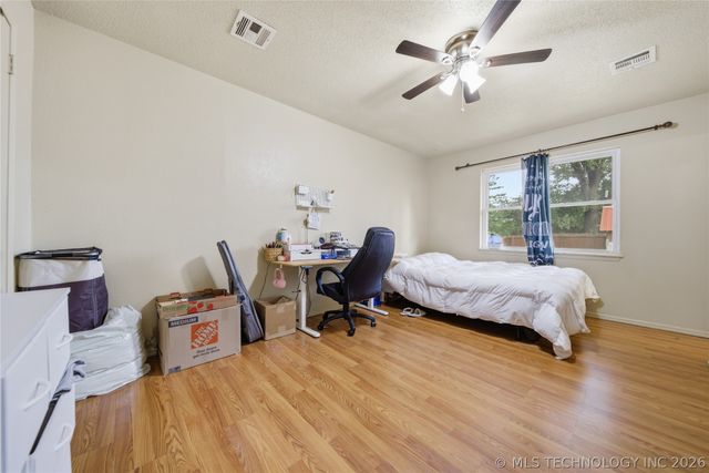 518 E E Street, Jenks, OK 74037