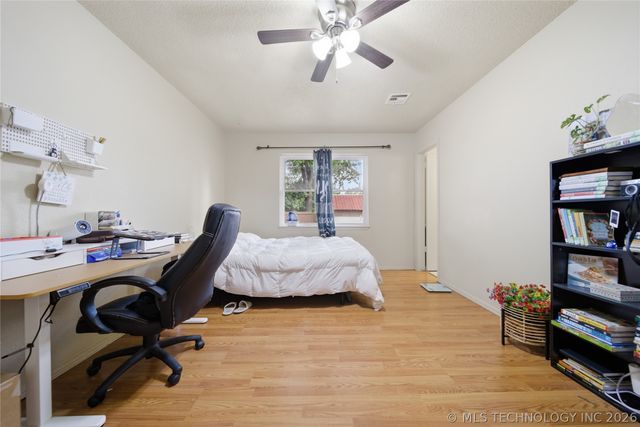518 E E Street, Jenks, OK 74037