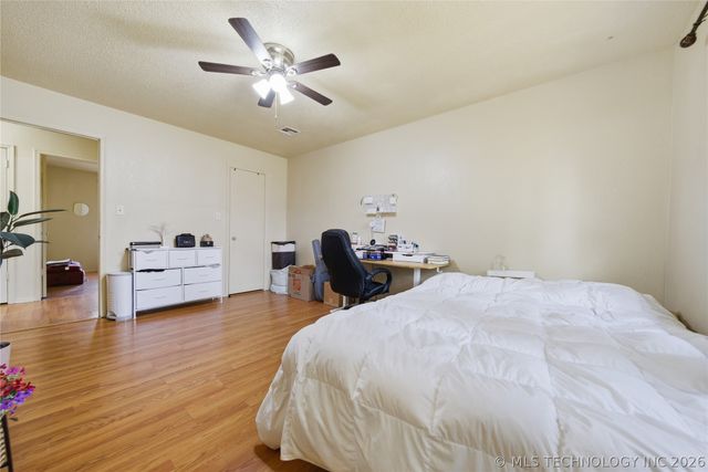 518 E E Street, Jenks, OK 74037