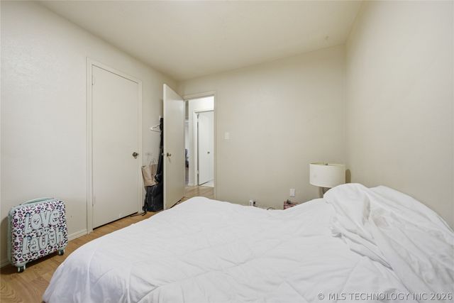 518 E E Street, Jenks, OK 74037