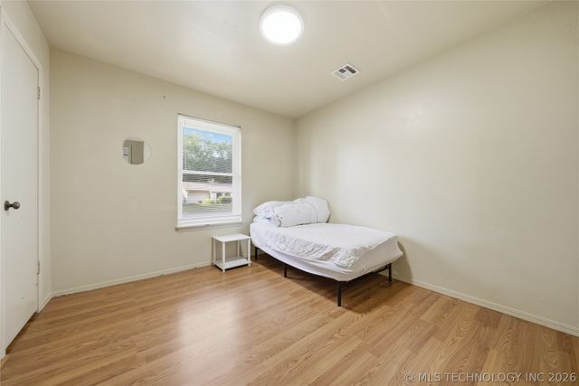 518 E E Street, Jenks, OK 74037