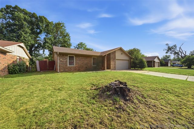 518 E E Street, Jenks, OK 74037