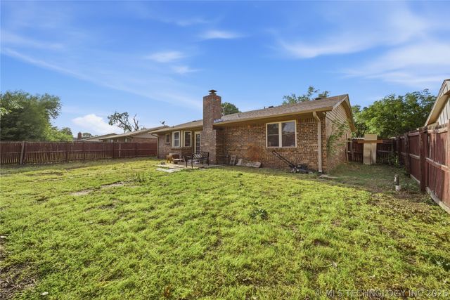 518 E E Street, Jenks, OK 74037