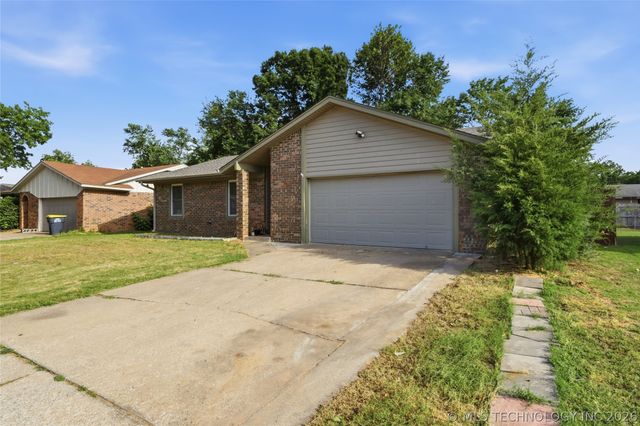 518 E E Street, Jenks, OK 74037