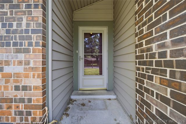 518 E E Street, Jenks, OK 74037
