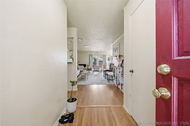 518 E E Street, Jenks, OK 74037