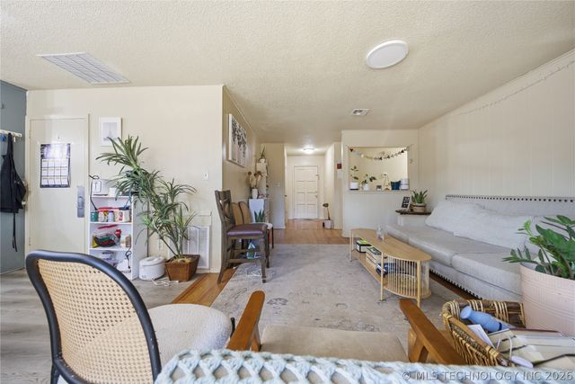 518 E E Street, Jenks, OK 74037
