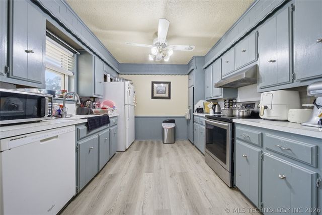 518 E E Street, Jenks, OK 74037