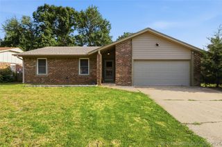 518 E E Street, Jenks, OK 74037