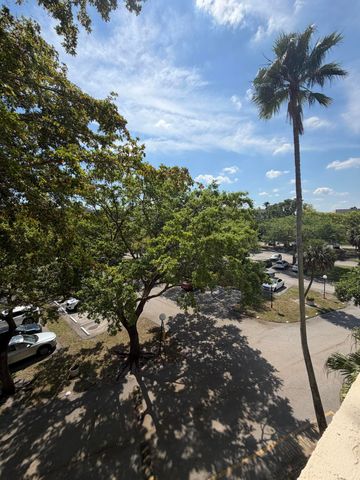 3150 NW 42nd Avenue E401, Coconut Creek, FL 33066