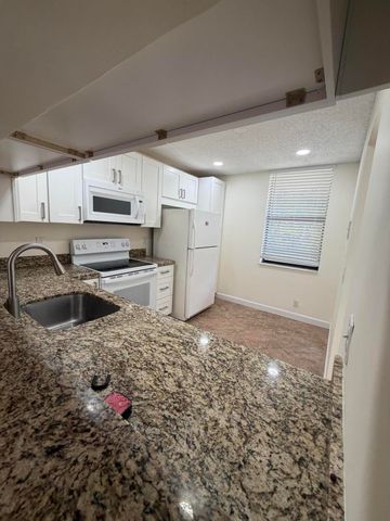 3150 NW 42nd Avenue E401, Coconut Creek, FL 33066