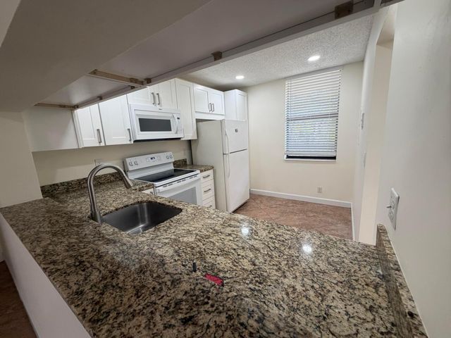 3150 NW 42nd Avenue E401, Coconut Creek, FL 33066