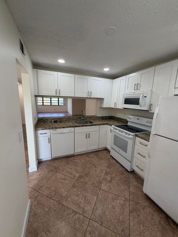 3150 NW 42nd Avenue E401, Coconut Creek, FL 33066