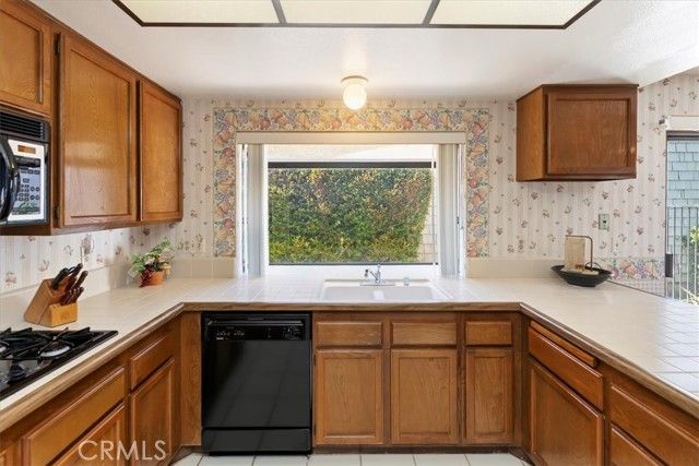 548 Via La Paloma, Riverside, CA 92507